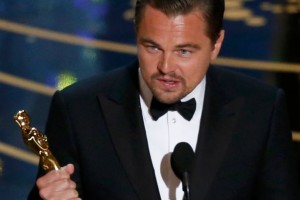 Leonardo-DiCaprio-holds-the-Oscar-for-Best-Actor-for-the-movie-The-Revenant-at-the-88th-Academy-Awards-in-Hollywood