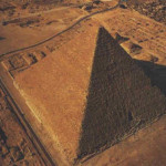 Κτίζουν πυραμίδες στην κορυφή των Άλπεων!