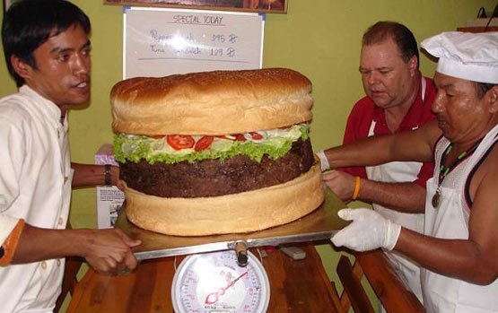 Cheeseburger 20 κιλών για γαμήλια τούρτα!