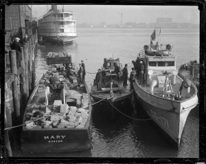 Κατάσχεση λικέρ αξίας 125.000 δολαρίων στο Dorchester Bay, στο λιμάνι της Βοστώνης από πλοιάριο της αμερικανικής ακτοφυλακής με το προσωνύμιο ''Rum Chasers''.